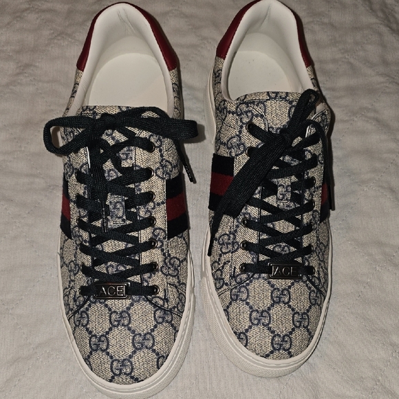 Gucci Ace Sneakers with GG Pattern and Red Accents - Picture 1 of 9